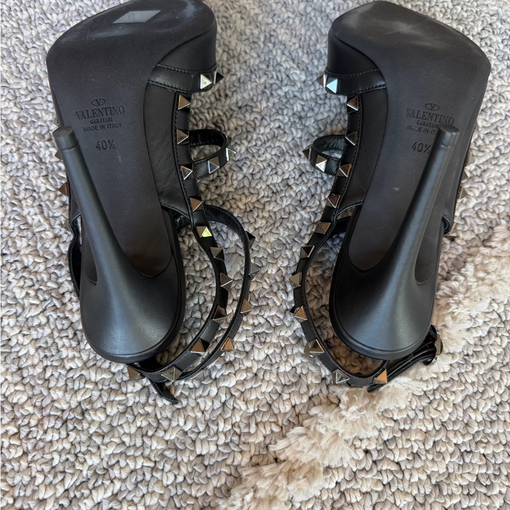 Valentino Rockstud Heels Black on Black - Picture 5 of 5